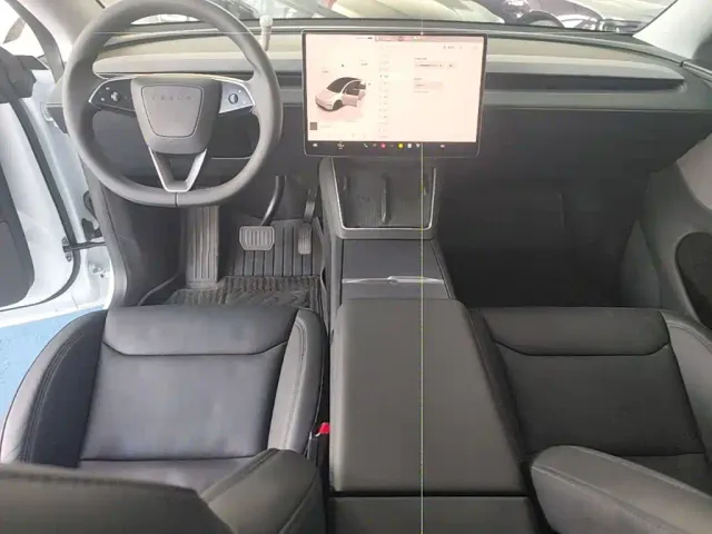 Tesla Model Y — Фото автомобиля 9