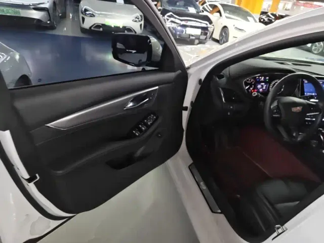 Cadillac CT5 — Фото автомобиля 15