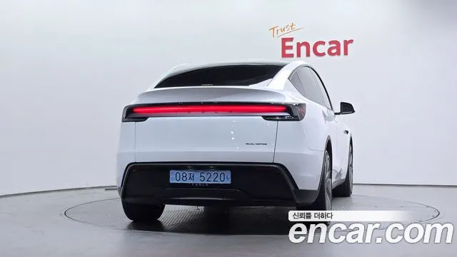 Tesla Model Y — Фото автомобиля 4