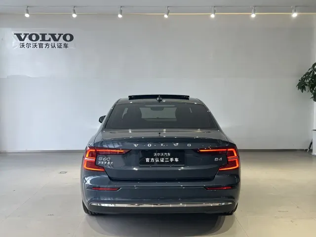 Volvo S60 — Фото автомобиля 5