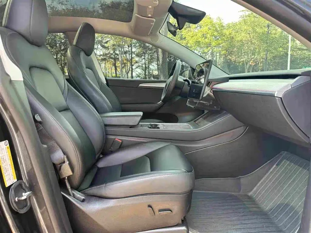 Tesla Model Y — Фото автомобиля 10
