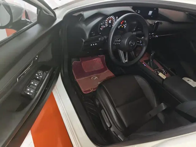 Mazda Axela — Фото автомобиля 15