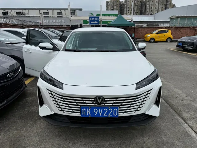Changan Eado — Фото автомобиля 3