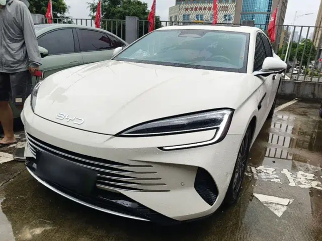 Фотография автомобиля — BYD Seal 07 DM-i