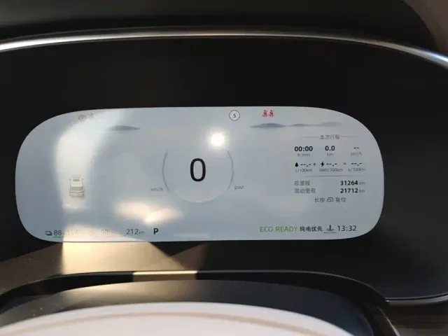 Roewe iMAX8 — Фото автомобиля 11