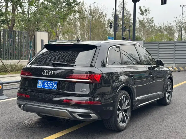 Audi Q7 — Фото автомобиля 7