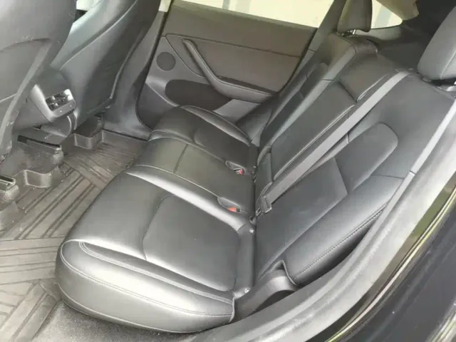 Tesla Model Y — Фото автомобиля 16