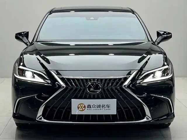 Фотография автомобиля — Lexus ES