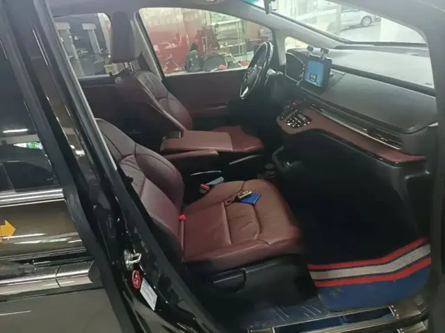 Honda Elysion — Фото автомобиля 24