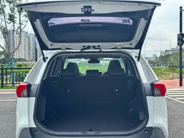 Toyota RAV4 — Фото автомобиля 13