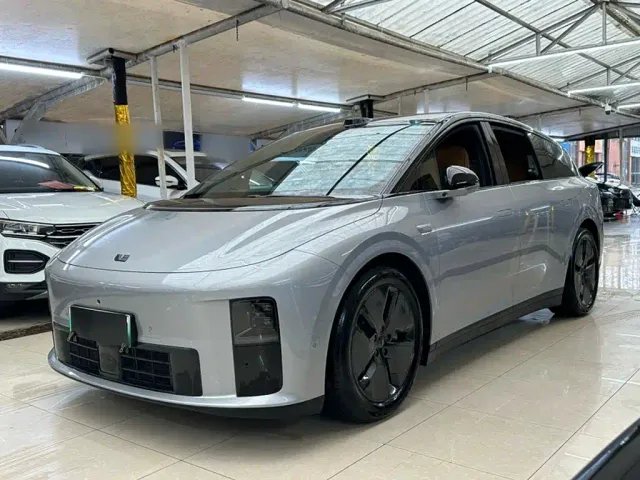 Фотография автомобиля — Li Auto i6