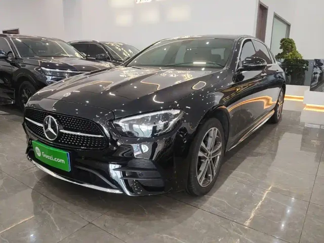 Фотография автомобиля — Mercedes-Benz E-Class