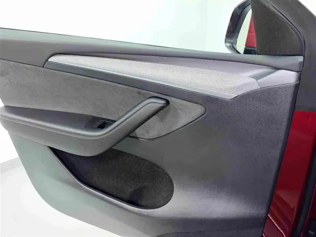 Tesla Model Y — Фото автомобиля 8