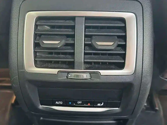BMW iX3 — Фото автомобиля 11