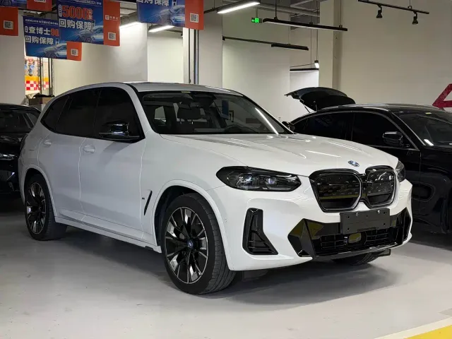 BMW iX3 — Фото автомобиля 2