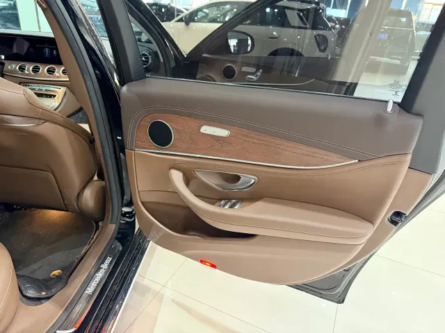 Mercedes-Benz E-Class — Фото автомобиля 11