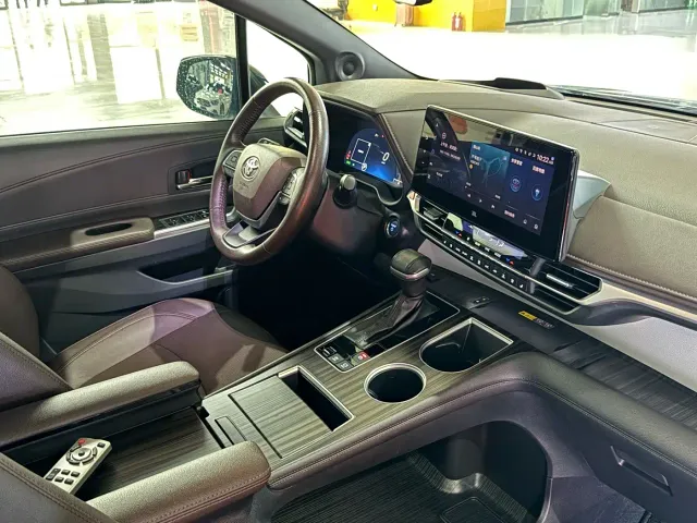 Toyota Granvia — Фото автомобиля 28