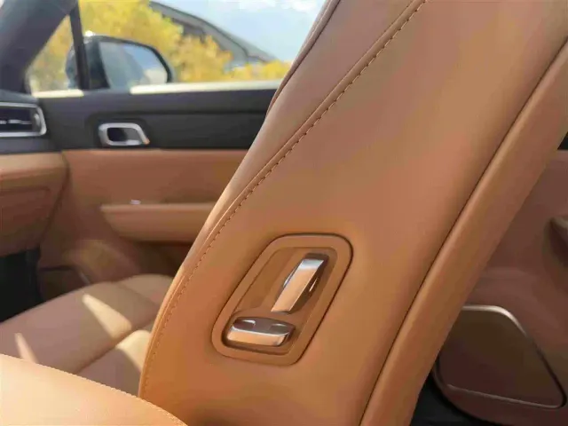 Li Auto ONE — Фото автомобиля 12