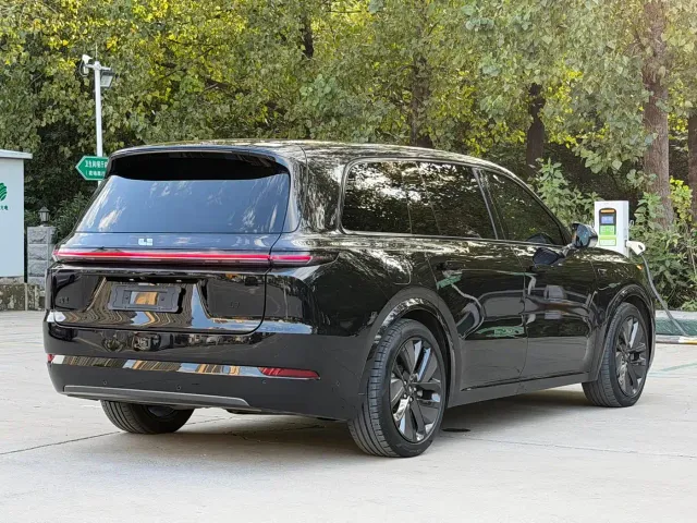 Li Auto L9 — Фото автомобиля 9