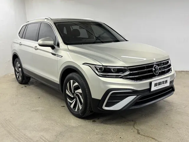 Volkswagen Tiguan L — Фото автомобиля 3