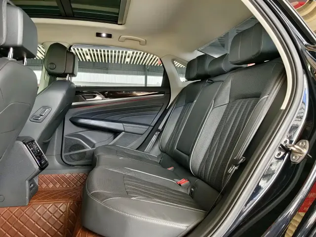 Volkswagen Passat — Фото автомобиля 14