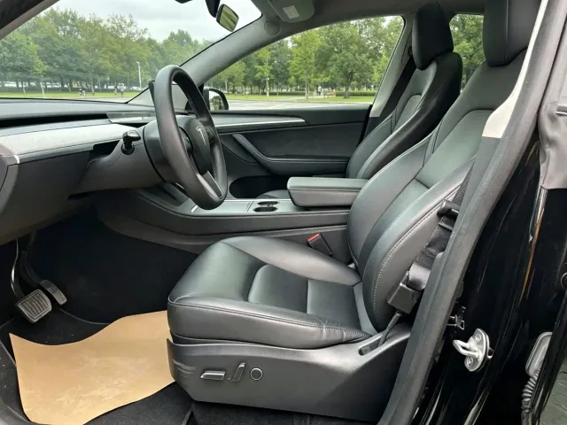Tesla Model Y — Фото автомобиля 8