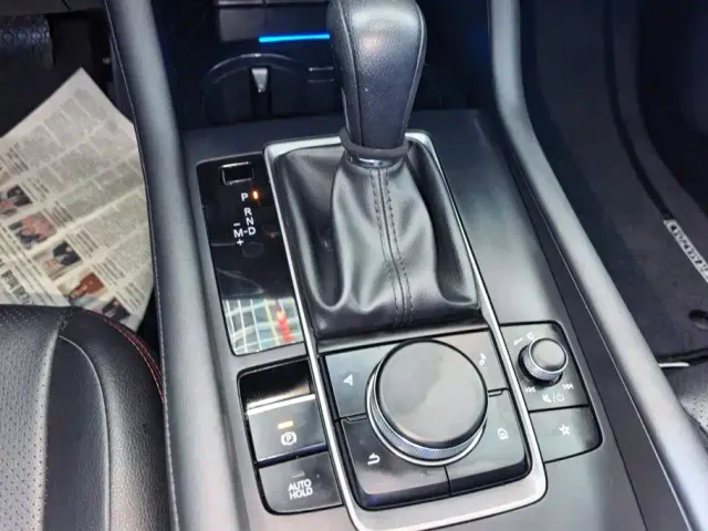 Mazda Axela — Фото автомобиля 16