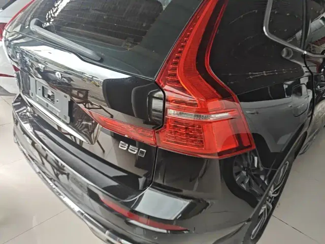 Volvo XC60 — Фото автомобиля 7