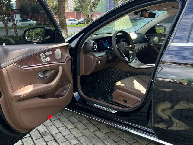 Mercedes-Benz E-Class — Фото автомобиля 4