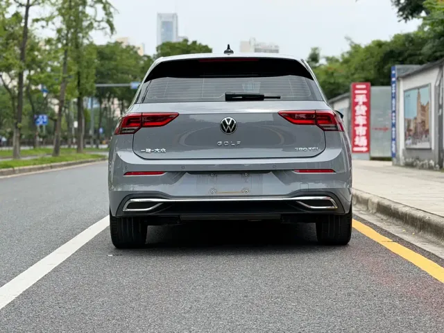 Volkswagen Golf — Фото автомобиля 5