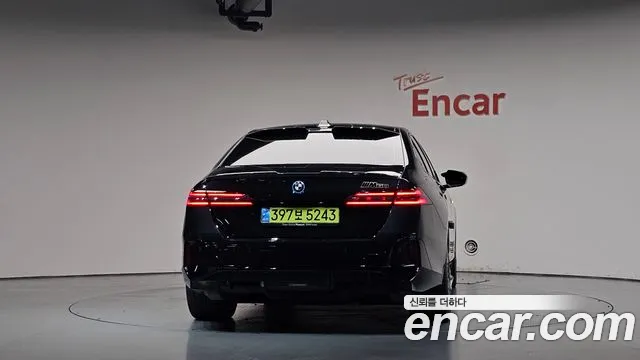 BMW i5 — Фото автомобиля 4