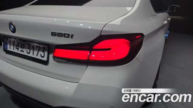 BMW 5 Series G30 — Фото автомобиля 8