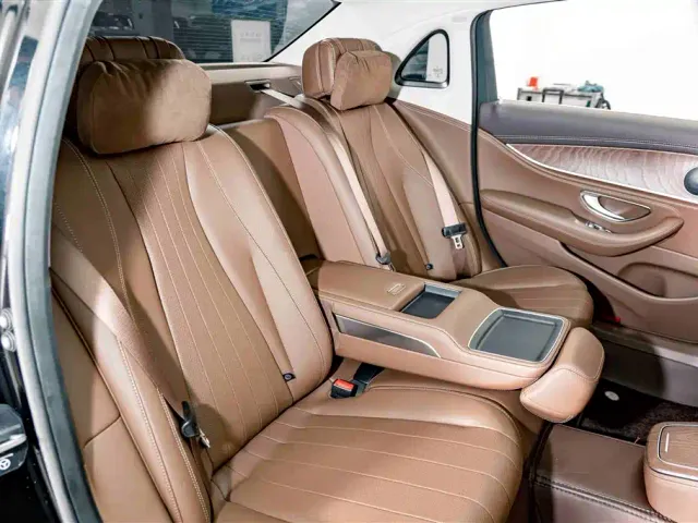 Mercedes-Benz E-Class — Фото автомобиля 21