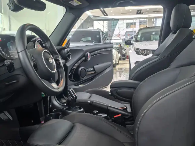 MINI Hatch — Фото автомобиля 14