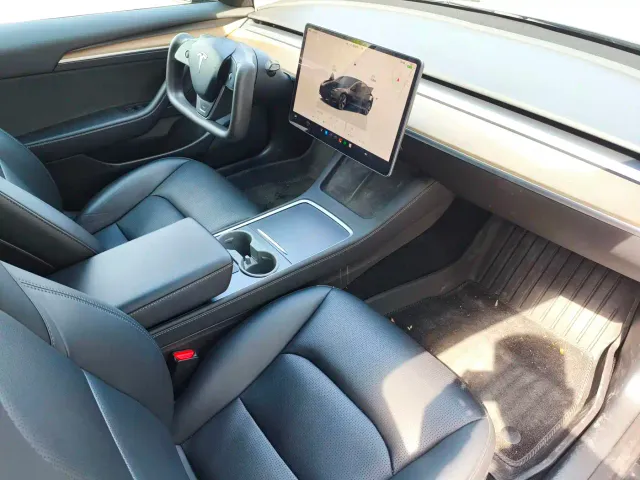 Tesla Model 3 — Фото автомобиля 9