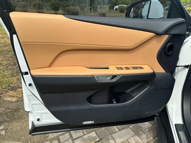 Lexus ES — Фото автомобиля 12