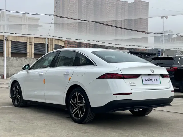 Roewe D7 — Фото автомобиля 6