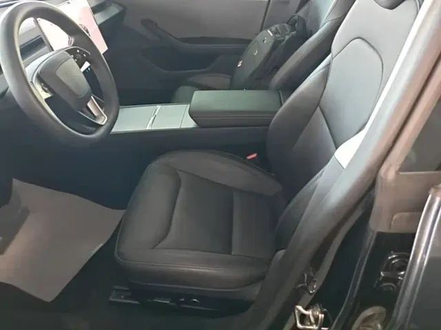 Tesla Model 3 — Фото автомобиля 14