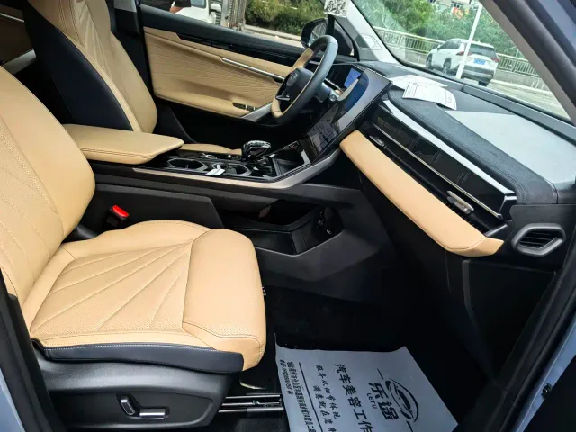 Geely Boyue L — Фото автомобиля 6