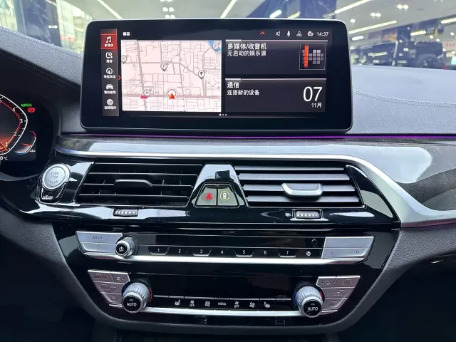 BMW 5 Series — Фото автомобиля 15