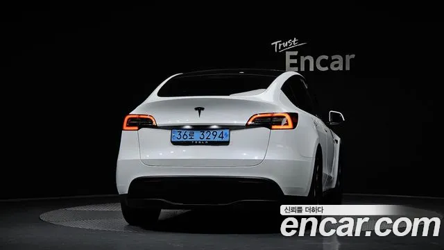 Tesla Model Y — Фото автомобиля 4