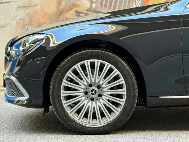 Mercedes-Benz E-Class — Фото автомобиля 6