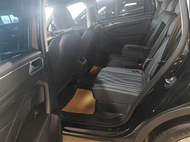 Volkswagen Tiguan L — Фото автомобиля 16