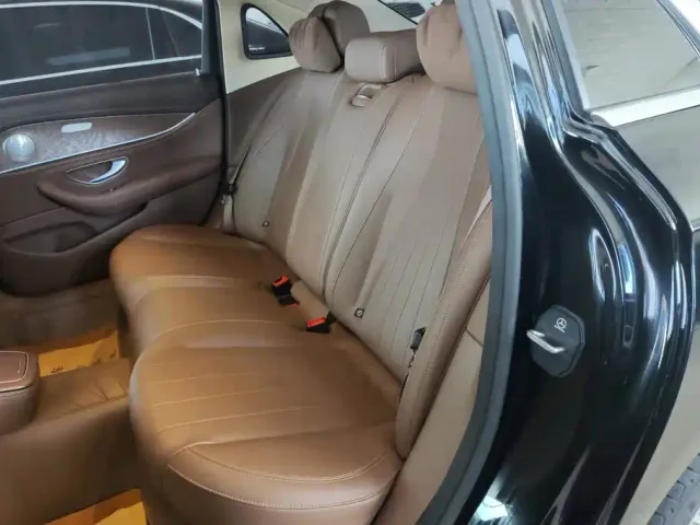 Mercedes-Benz E-Class — Фото автомобиля 11