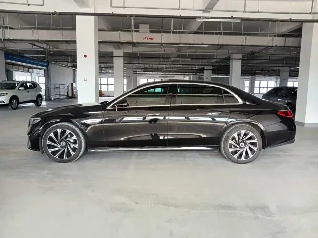 Mercedes-Benz E-Class — Фото автомобиля 6