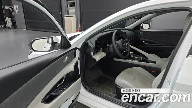 Hyundai Avante CN7 — Фото автомобиля 10