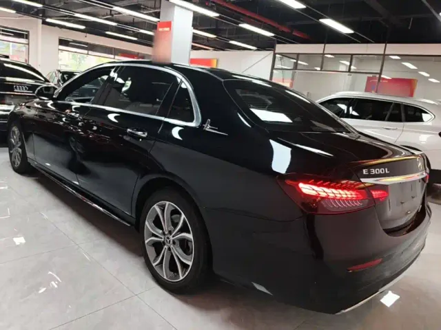 Mercedes-Benz E-Class — Фото автомобиля 4
