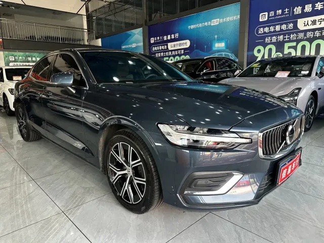 Volvo S60 — Фото автомобиля 3