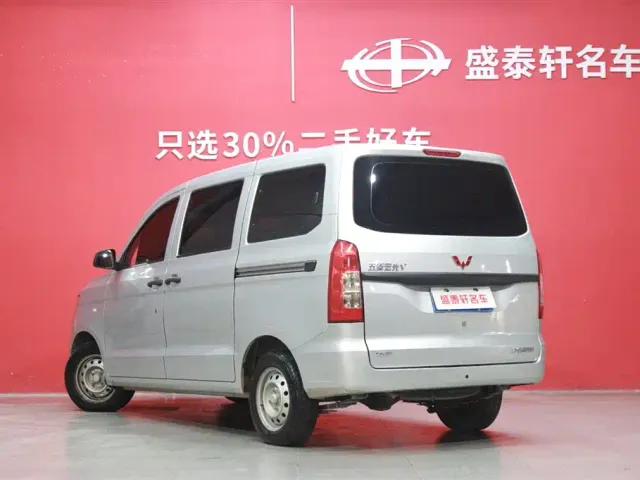 Wuling Hongguang V — Фото автомобиля 18