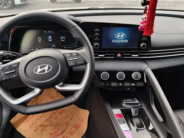 Hyundai Elantra — Фото автомобиля 11